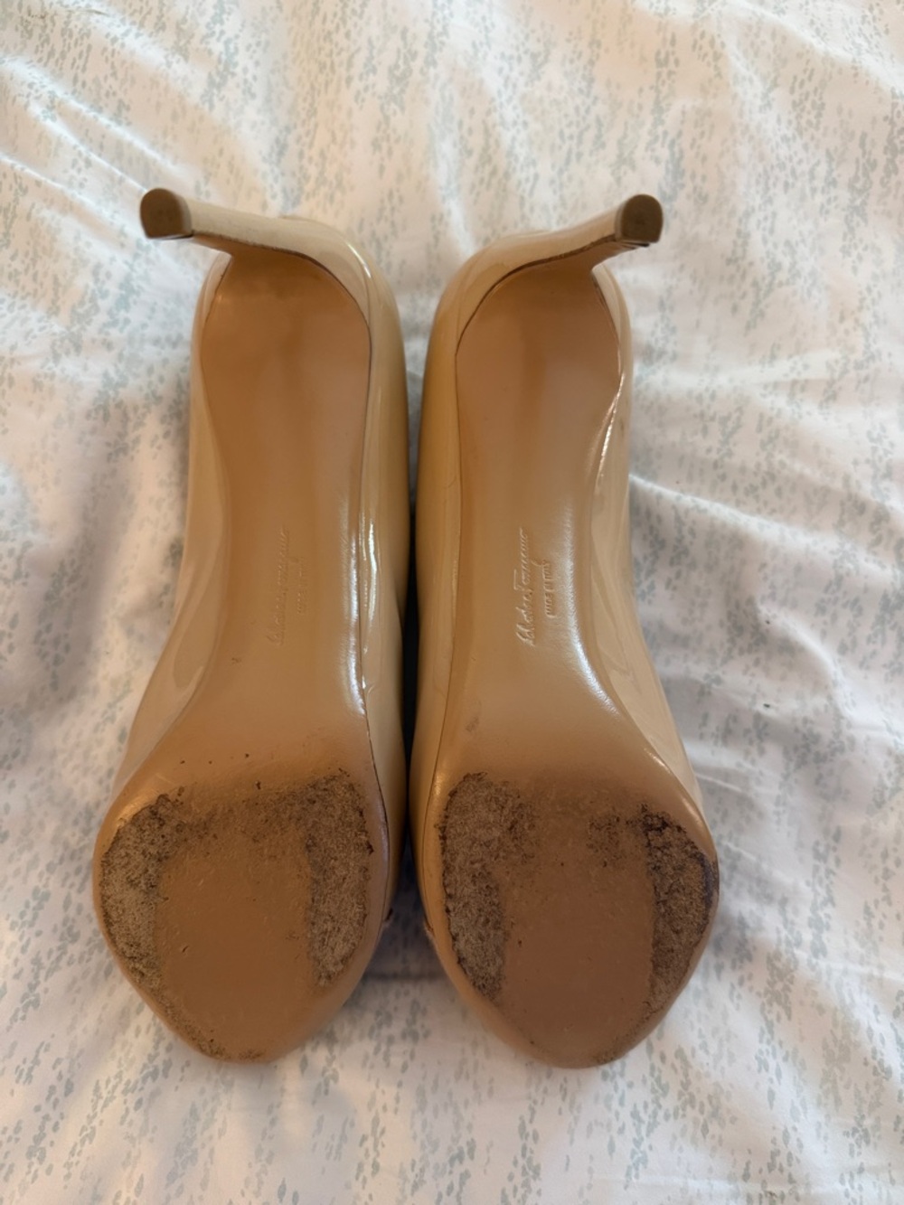Salvatore Ferragamo Nude Patent Leather Peep-Toe, Bow Pumps with Gold Accent - Picture 2 of 5